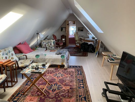 Vardagsrum/TV-rum ovanvåning.